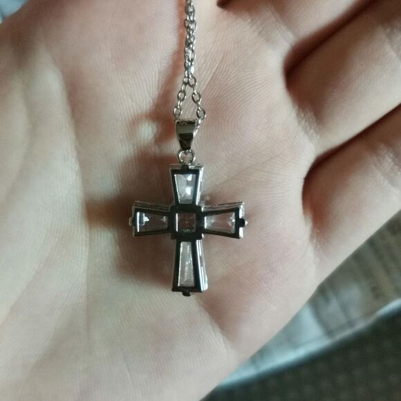 💖Gorgeous Sparkling Cz cross pendant on a 24” Silver Snake chain - Picture 13 of 16